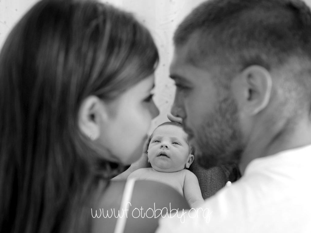 Fotografo-especializada-en-recién-nacidos-embarazos-bebés-y-familias-FotoBaby